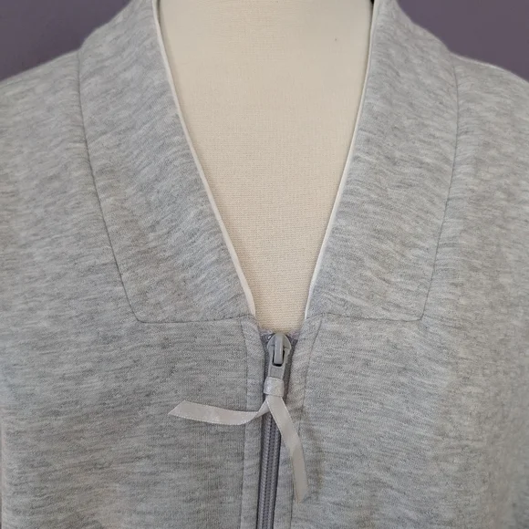 Gray Zip-Up Robe - Picture 5 of 9